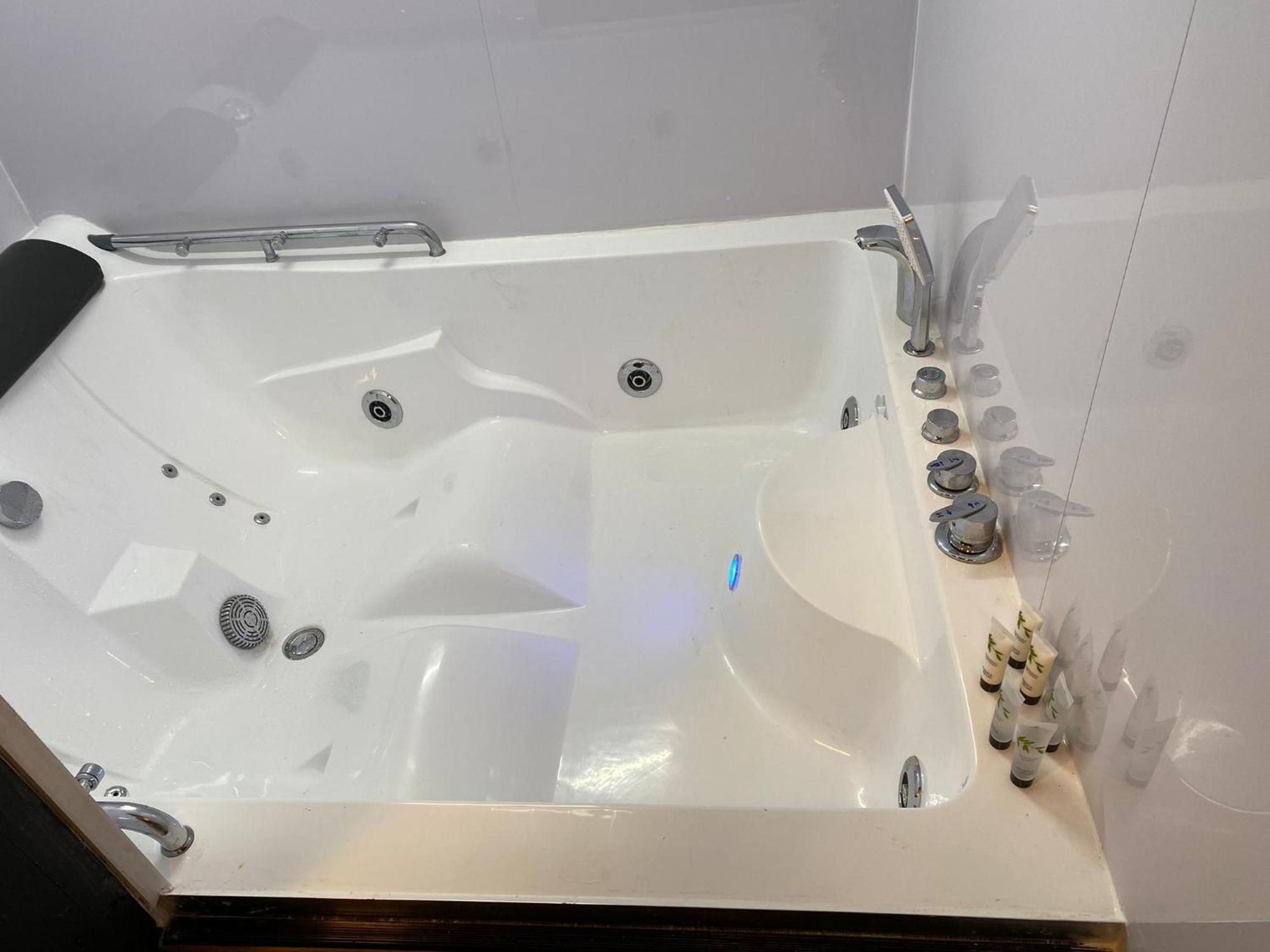 Wns Hotel Лондон Екстериор снимка